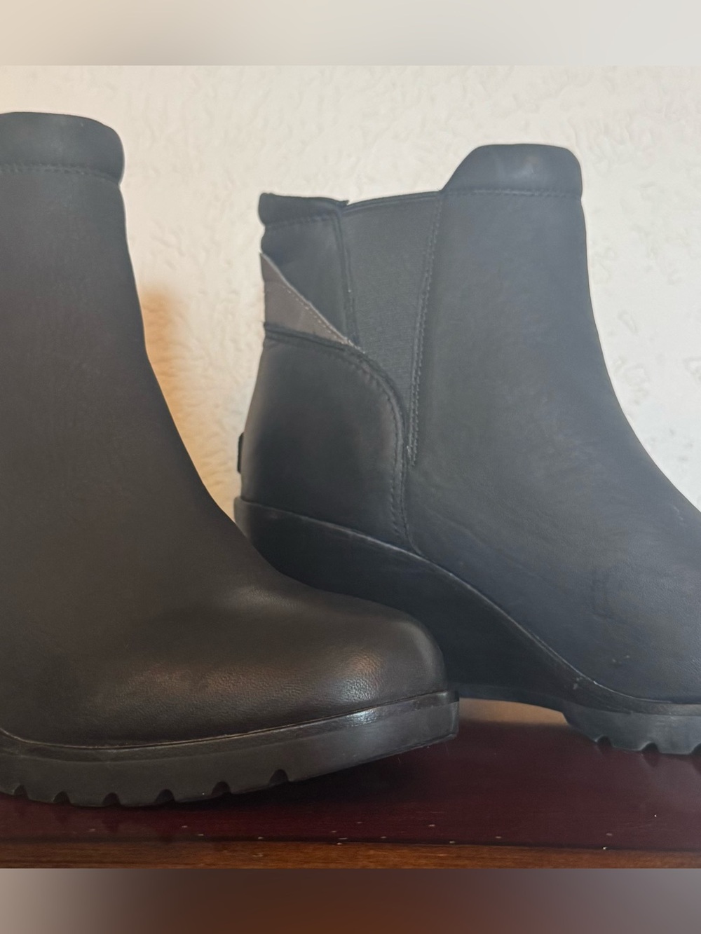 Sorel Chelsea Wedge Booties NWOB 10.5